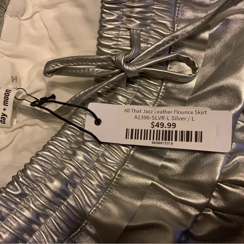 Day + Moon Leather Flounce Silver Skirt New Size Large - Picture 3 of 8